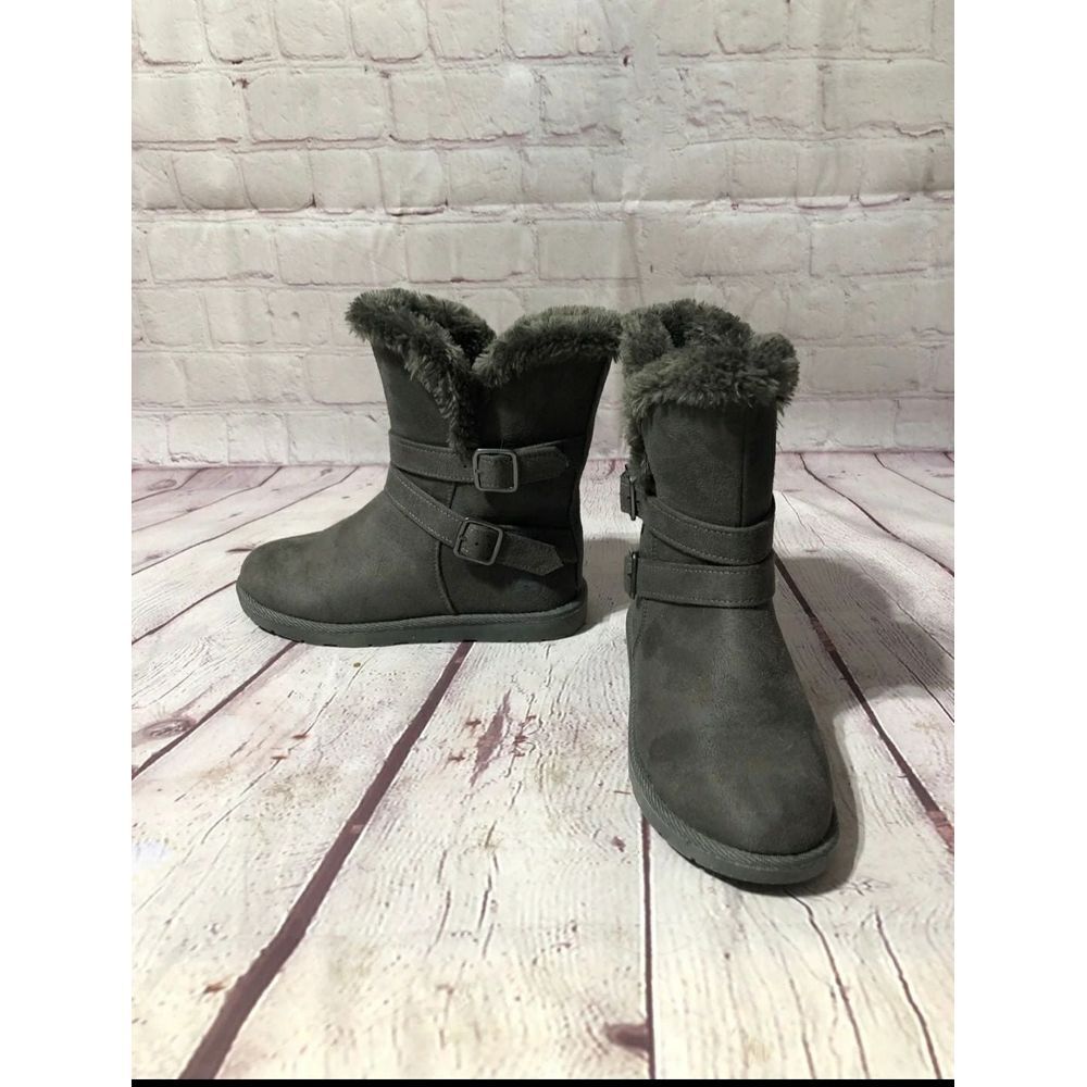 Airwalk Gray Microfiber
 Boots size 6.